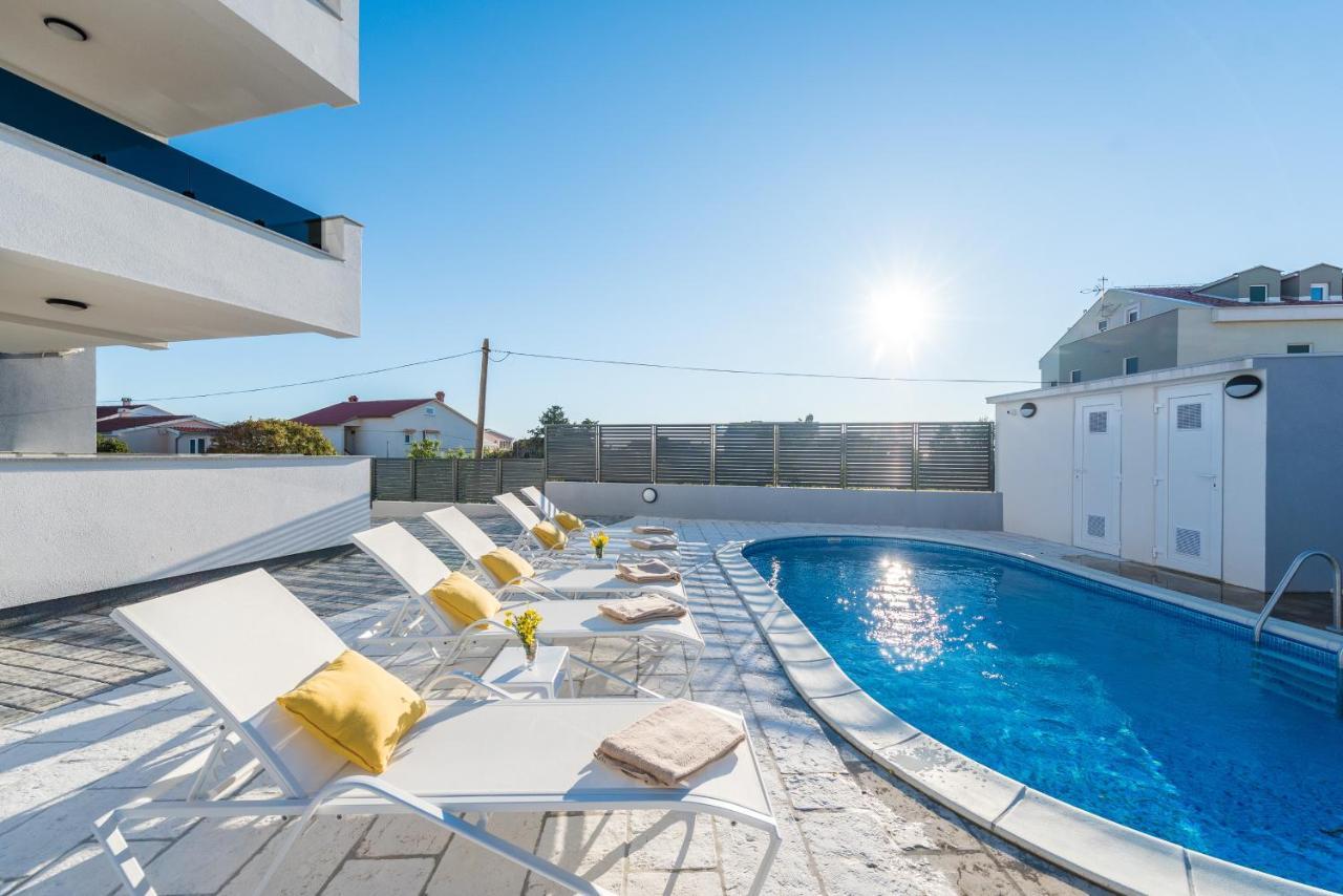 Villa Lena Luxury Apartments Новаля Екстериор снимка