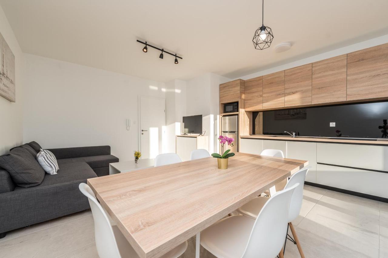 Villa Lena Luxury Apartments Новаля Екстериор снимка