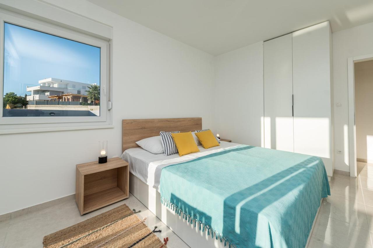 Villa Lena Luxury Apartments Новаля Екстериор снимка