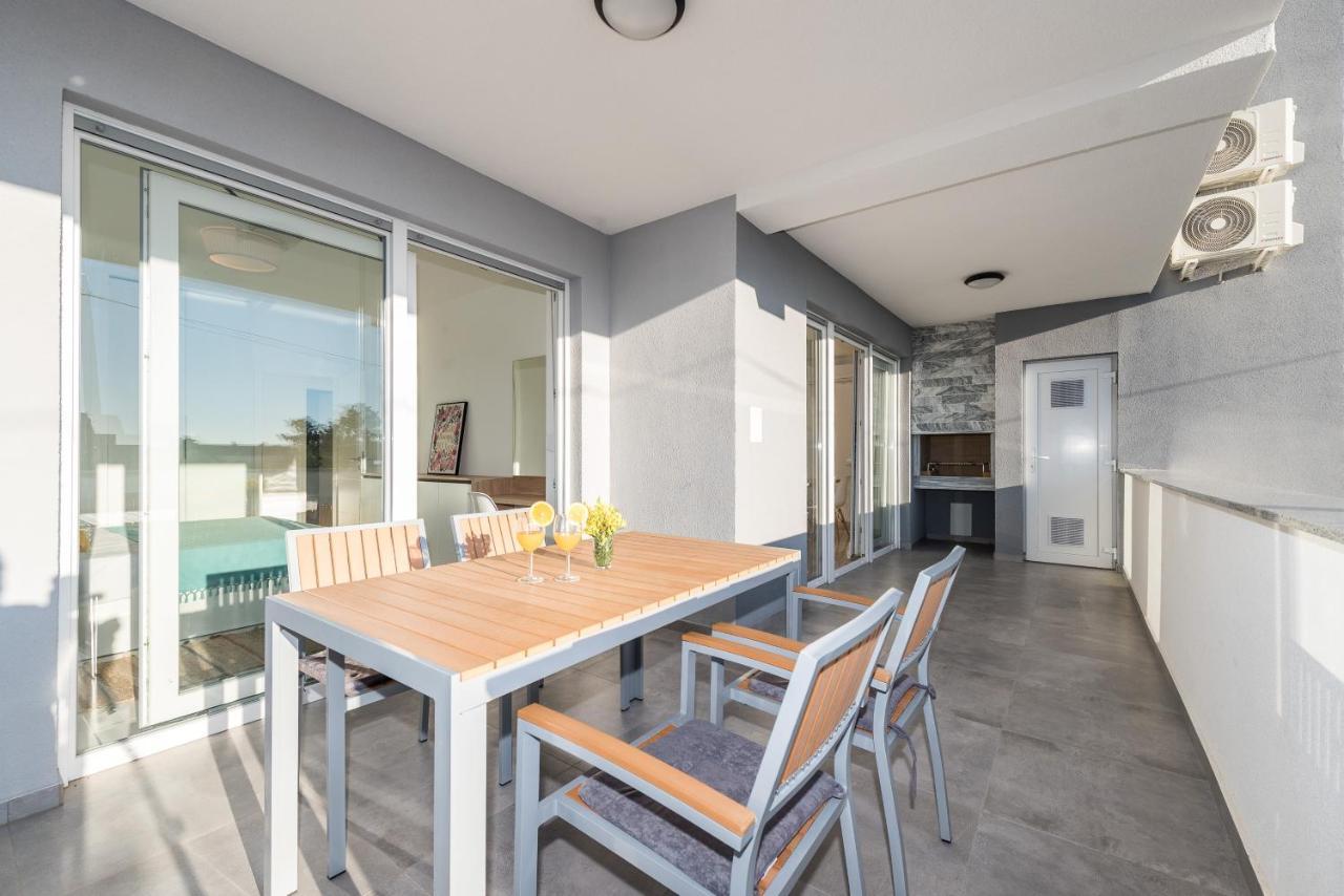 Villa Lena Luxury Apartments Новаля Екстериор снимка