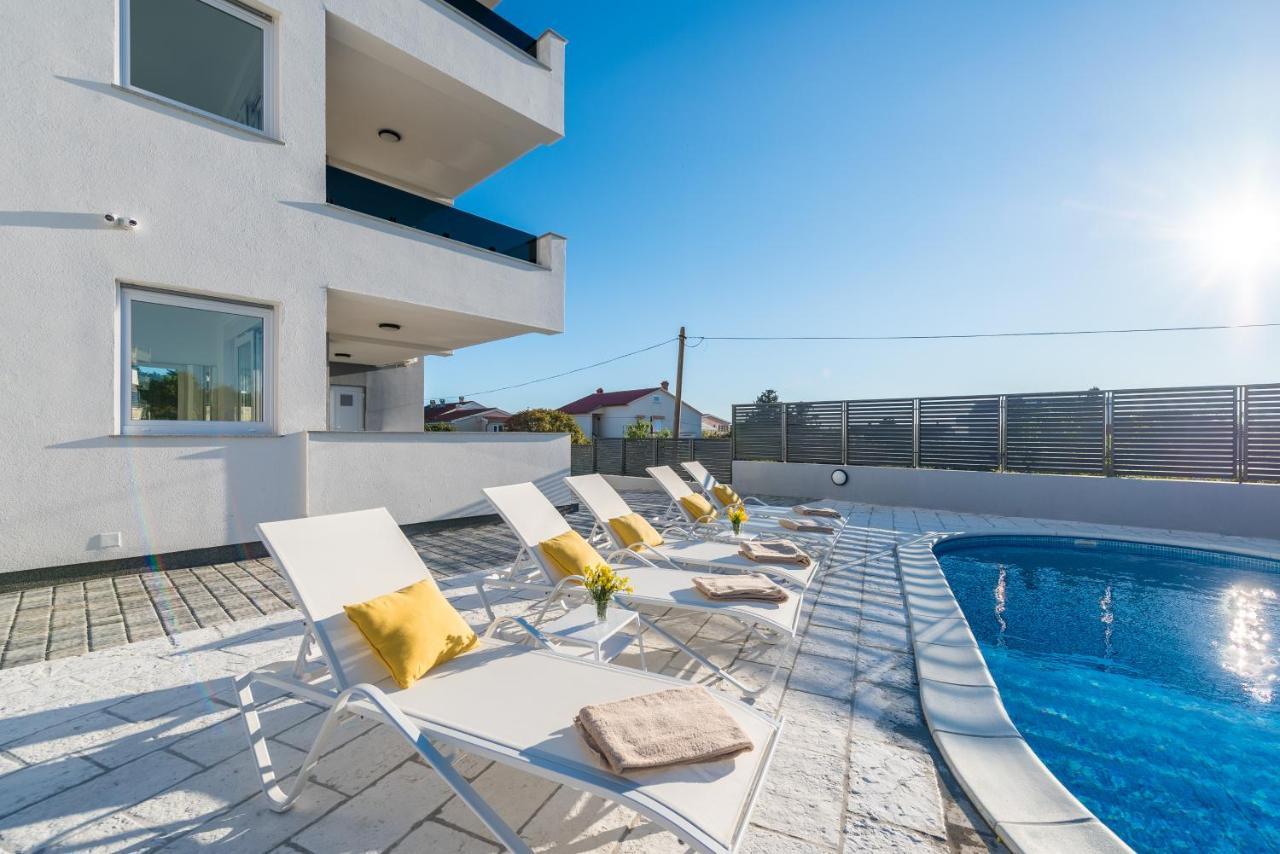 Villa Lena Luxury Apartments Новаля Екстериор снимка